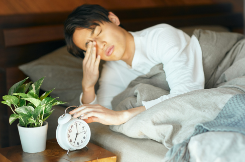 朝のだるさで悩む人のイメージ